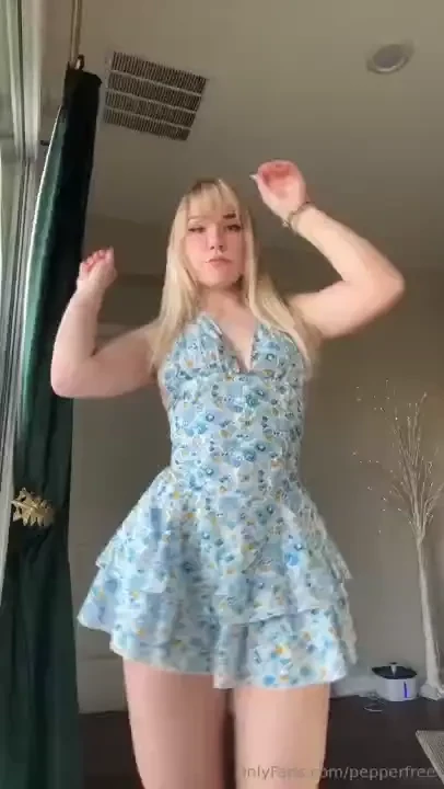 All i want is to cheer you up with my cute dance 