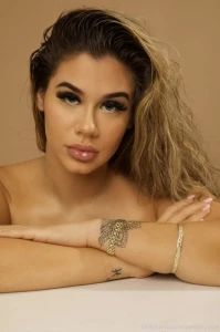 My friend did my lashes the other day in exchange for me to shoot for