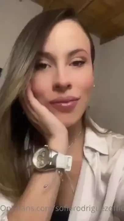 Who is that gorgeous thing out the staring at me mm 