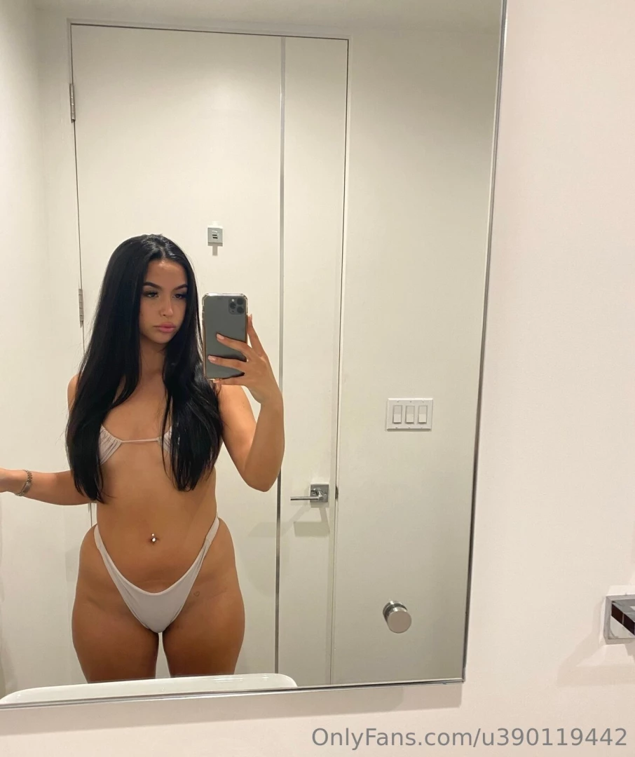 Backside bundle spreading my pussy open for you to put your face in my 