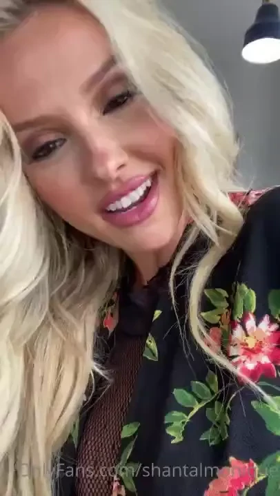 Behind the scenes of a day in the life of your favorite lingerie model 