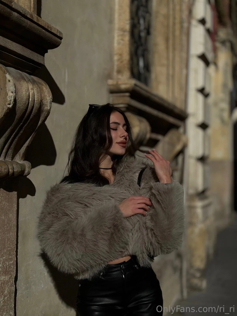 Would you like to see her with you 