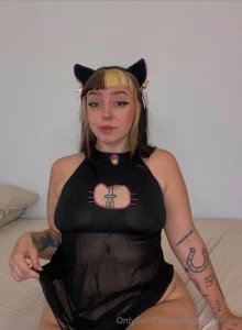 Vuoi vedere la coda di una gattina ops venuta via