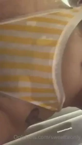 Estoy mojada sending you all the extended video of this little snippet