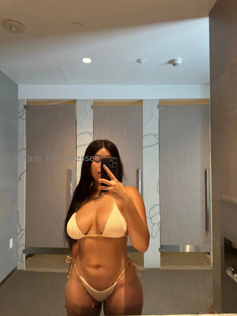 Little bored right now want to slide in my dm daddy 