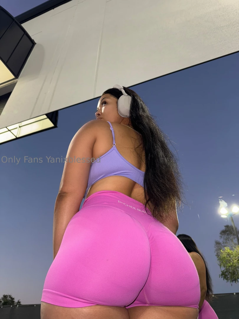 Ass so big like the sun part 1 