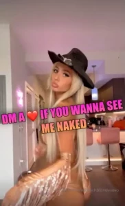 Feeling horny babe send me a and let me get naked for you right now