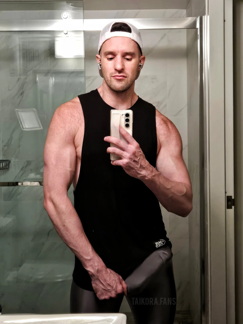 Who likes shiny tights 