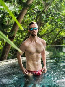 You guys wanna see the rest of this phot set