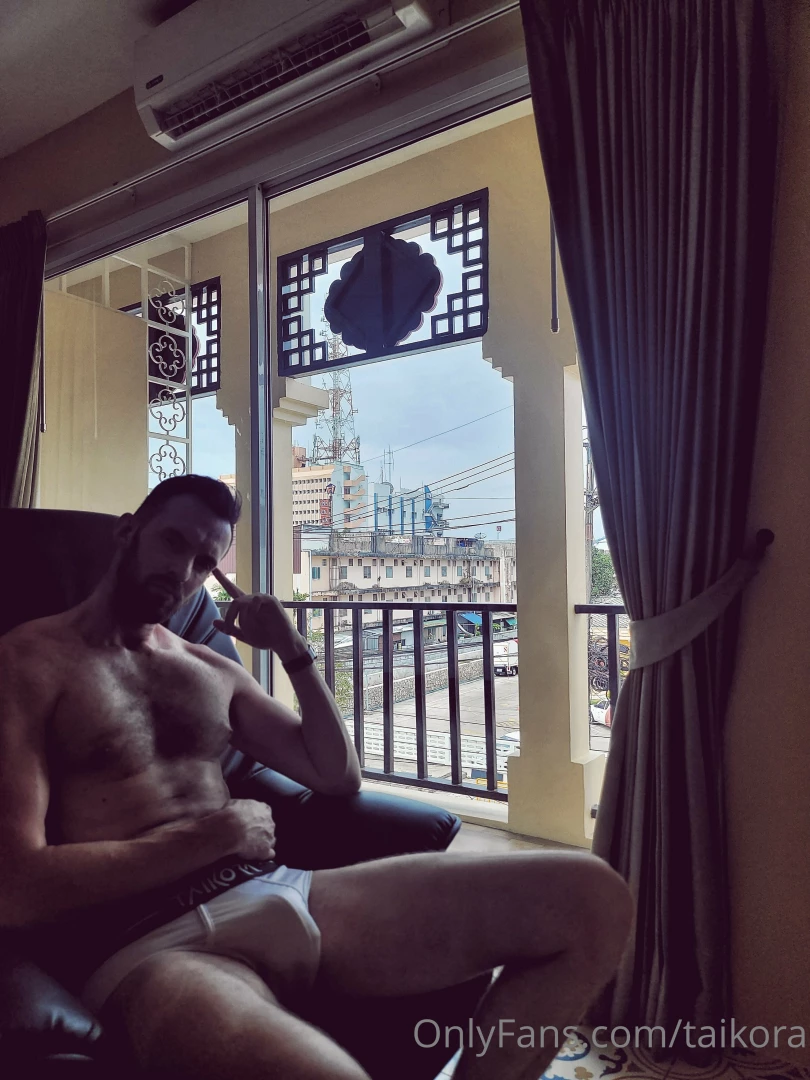 What kind of room service should i order 