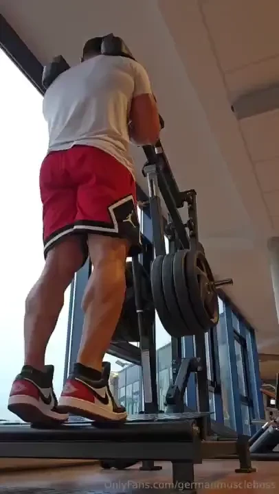 My massive calves always gets you losers weak 