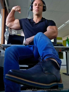 I m the best looking office bo part 2