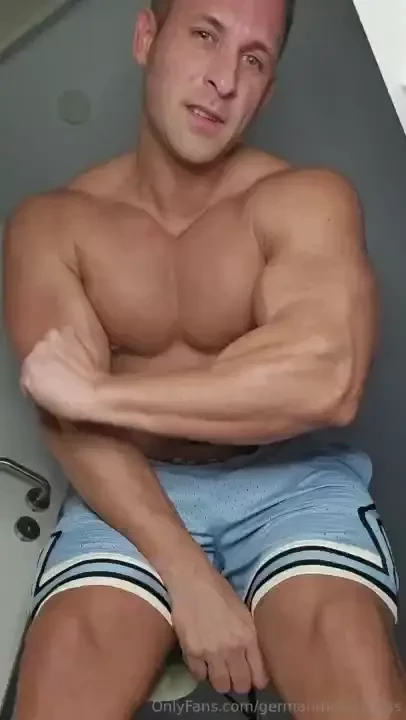 Get crushed by huge muscles 