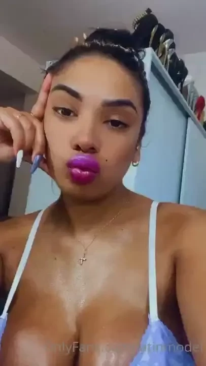 Hi babe i make the hottest video calls full of oil 