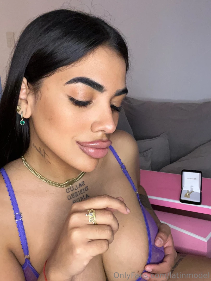 Welcome paypig i am a goddess who loves expensive gifts like gold if part 1 