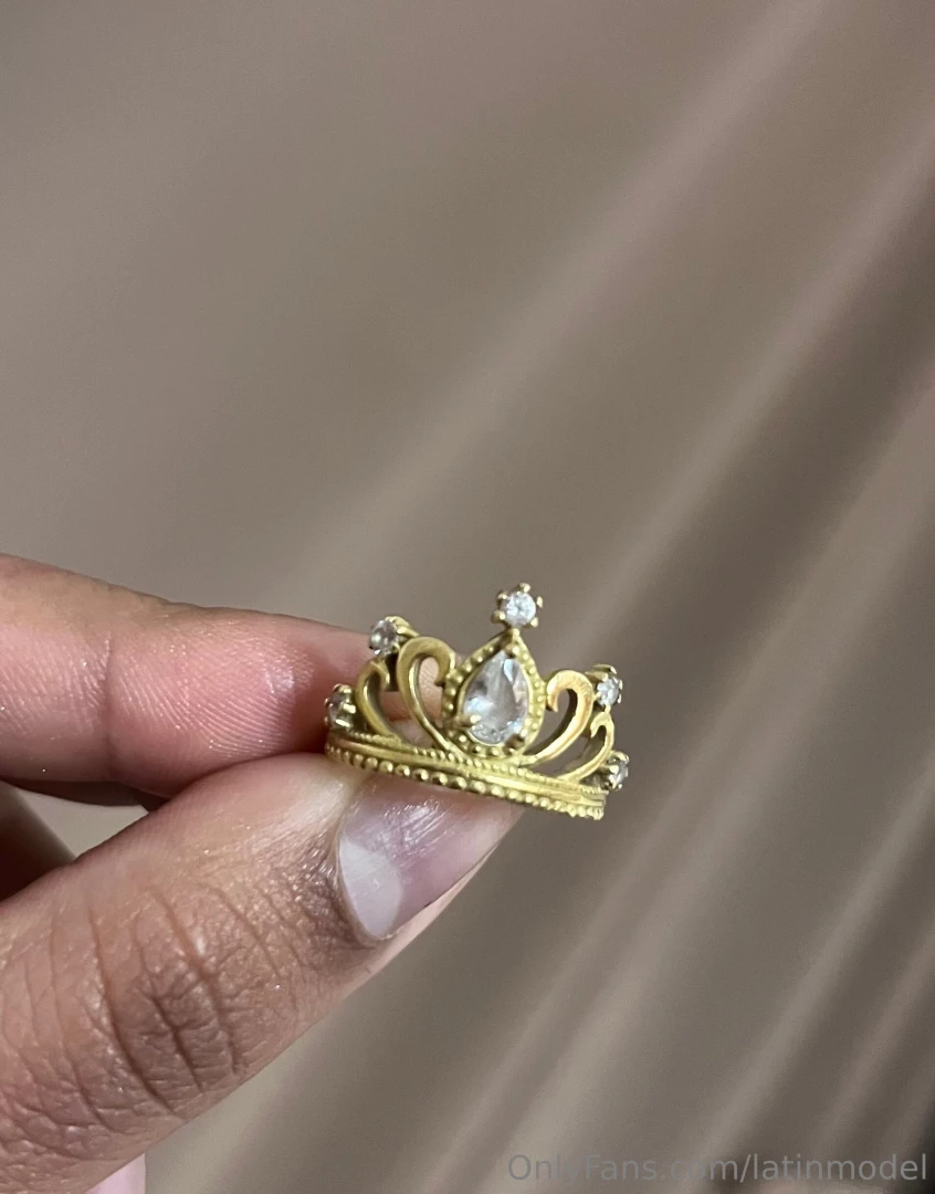 Welcome paypig i am a goddess who loves expensive gifts like gold if part 2 