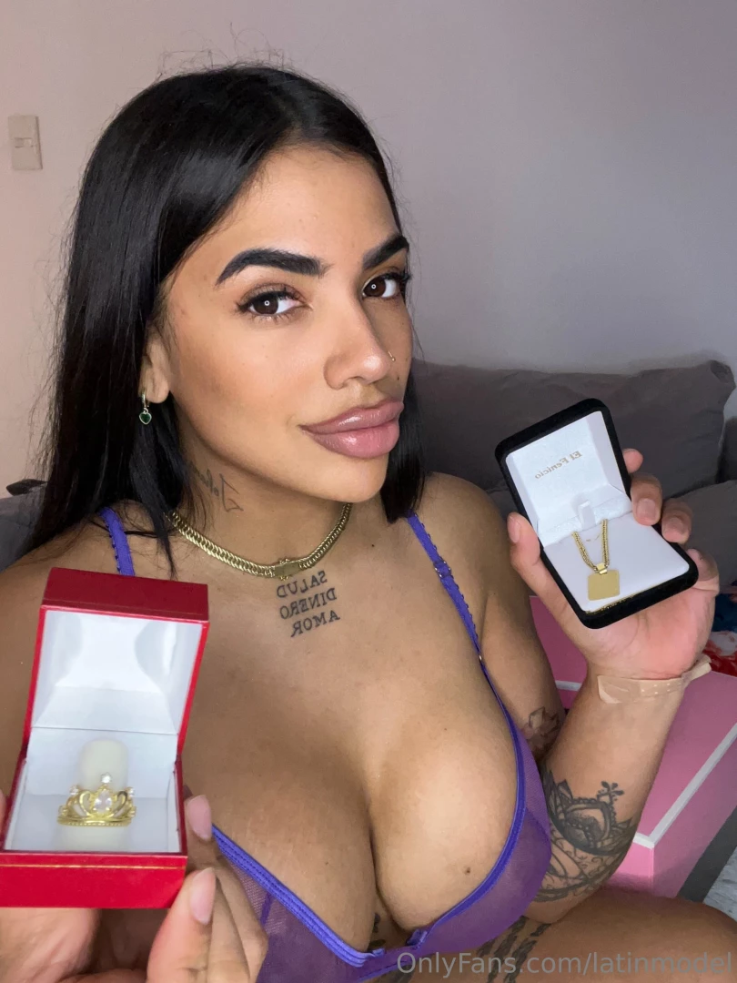 Welcome paypig i am a goddess who loves expensive gifts like gold if 