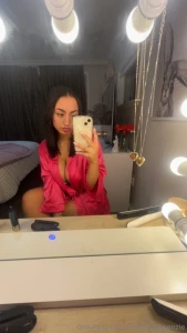 Flexin in the mirror just to remind you what your hands could be all part 1