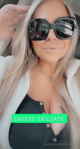 Woooohoooo the eagles are going to the superbowl e a g l e s