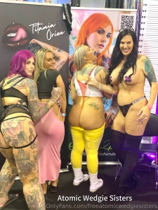 Met the infamous fallon jane and inked2plz at exxxotica chicago we