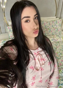 Who else on here is a night owl idk why but i loveee staying up late