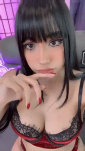 Look at your queen for a moment hon