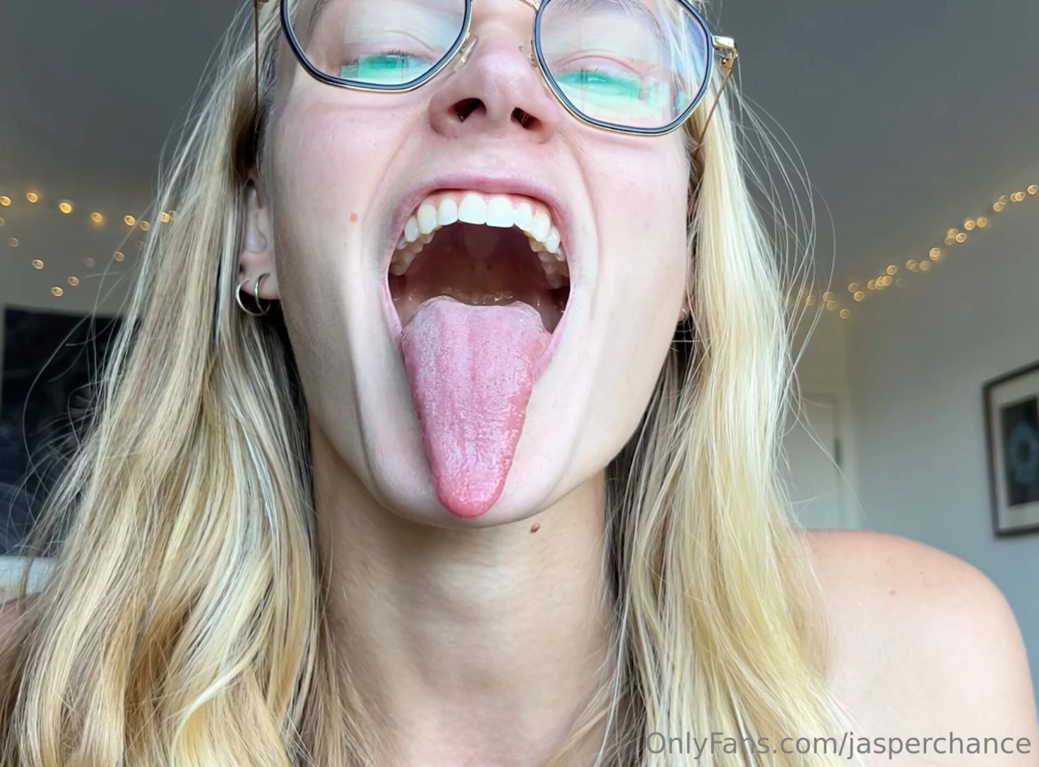 Tongue tease with the popular person you re sitting with the popular part 3 