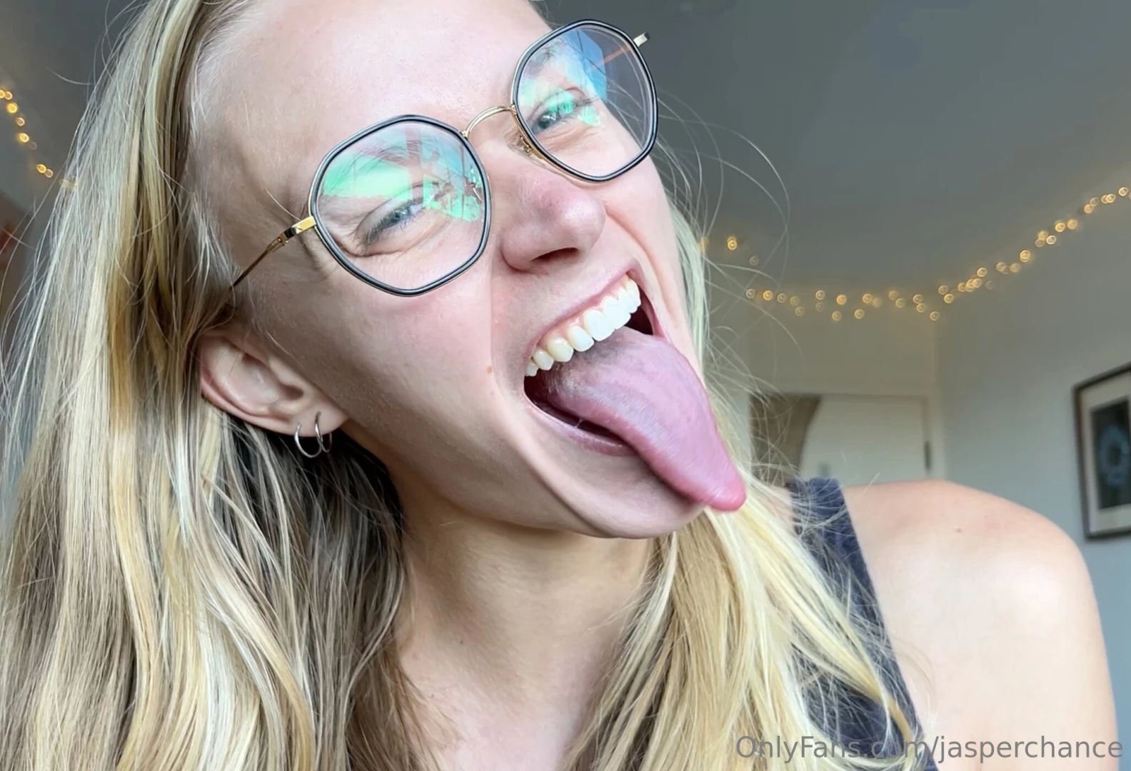 Tongue tease with the popular person you re sitting with the popular 