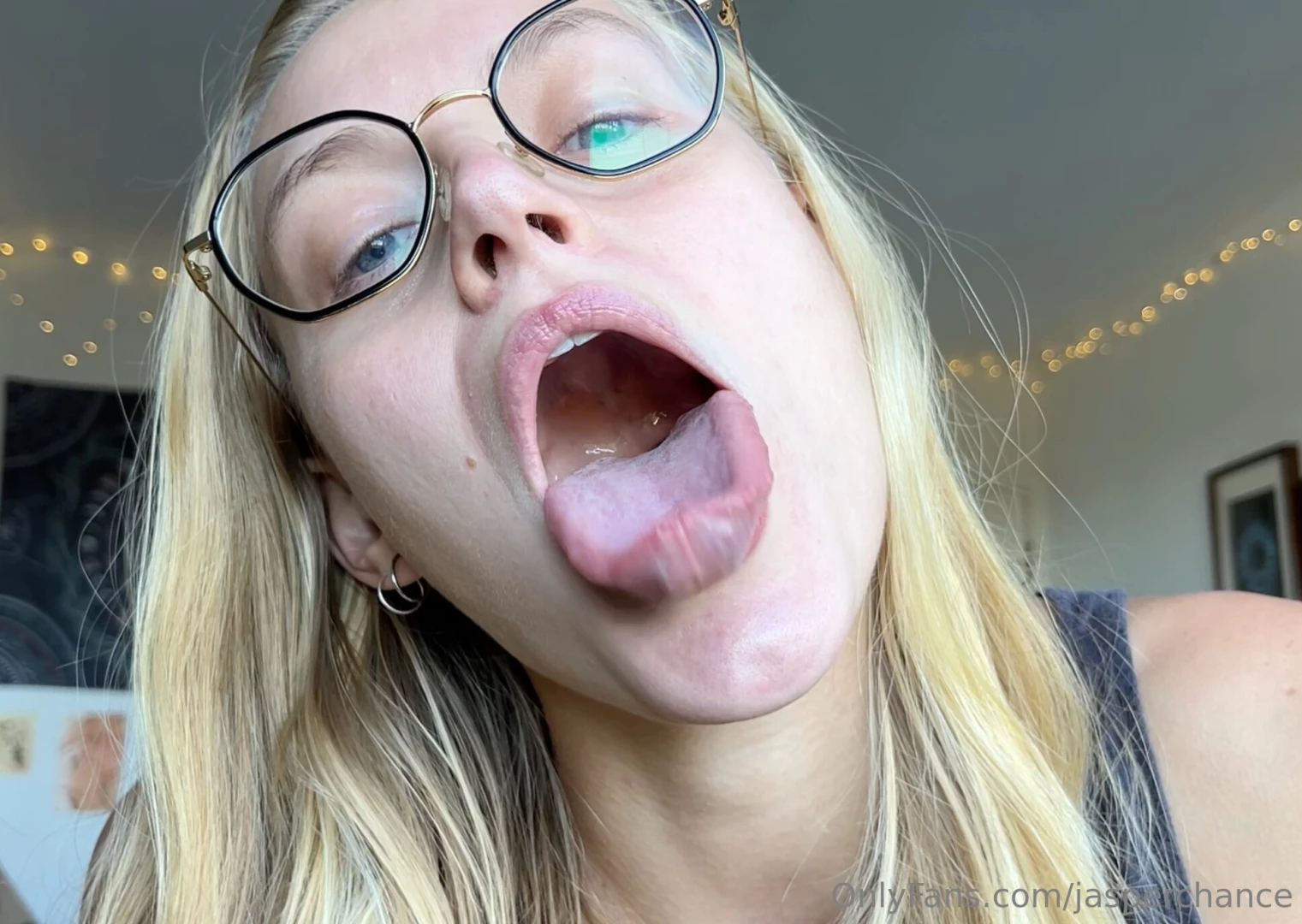 Tongue tease with the popular person you re sitting with the popular part 2 