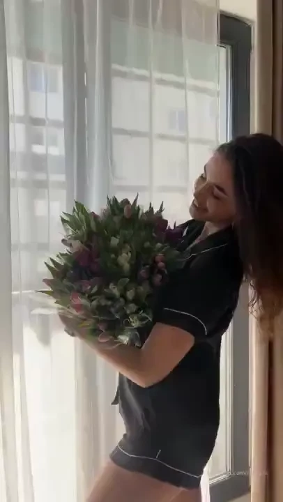 Hi honey i want to always have fresh flowers in my house 