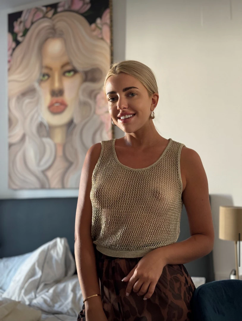 Notice the little things like how this top barely hides what it part 1 