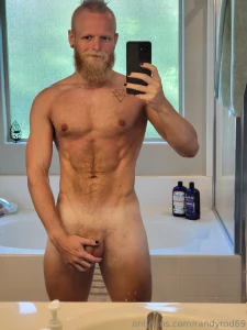 Out grabbing a few drinks and going live when i get back keep your