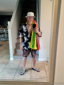 Rate the pool fit from 1 to dad