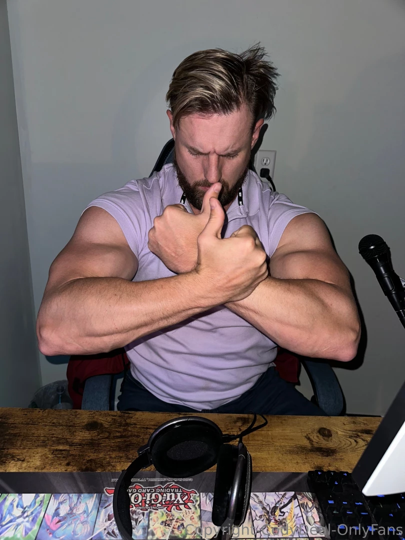 5-pic photoset guaranteed to make you nut 