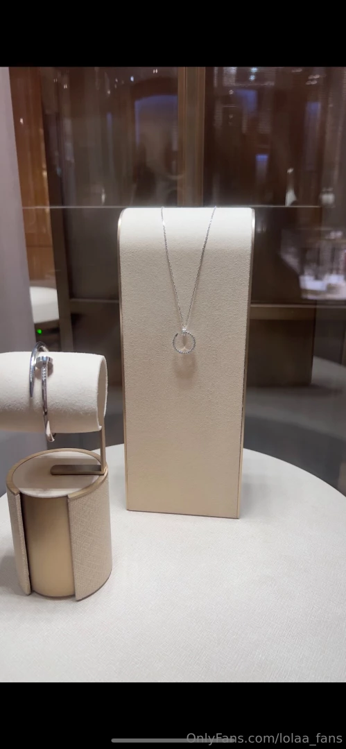 You really don t know what cartier is and what girls like well look at part 3 