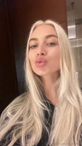 One kiss or hug me what will you choose