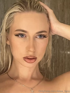 In front of the mirror we look at ourselves in a special way every