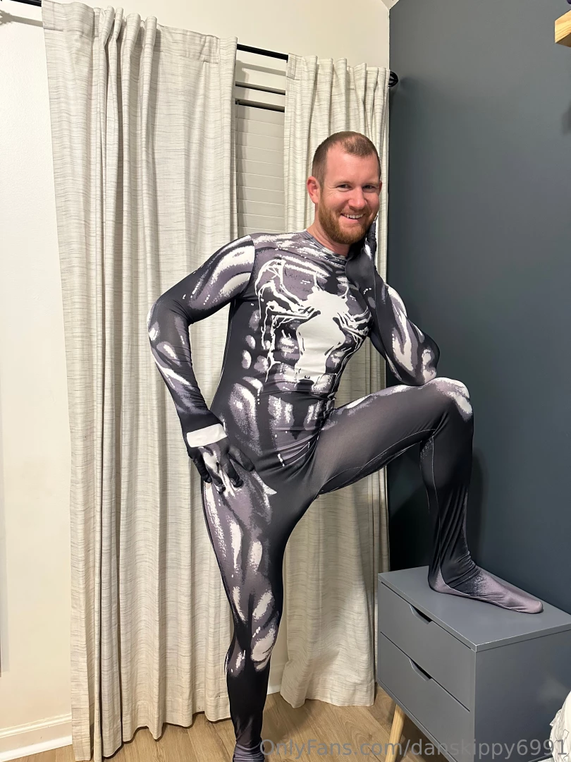 Could you imagine venom fucking wonder woman or a spider woman or some 