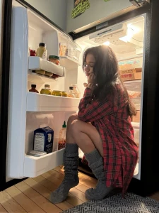 Trying to look sexy while i eat an apple hehehe