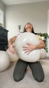 Popping video 10 white 18 inch balloons this video is quite comical