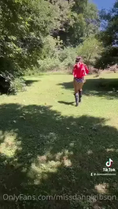 If you want some custom wonder woman content dm me i ll be making some 