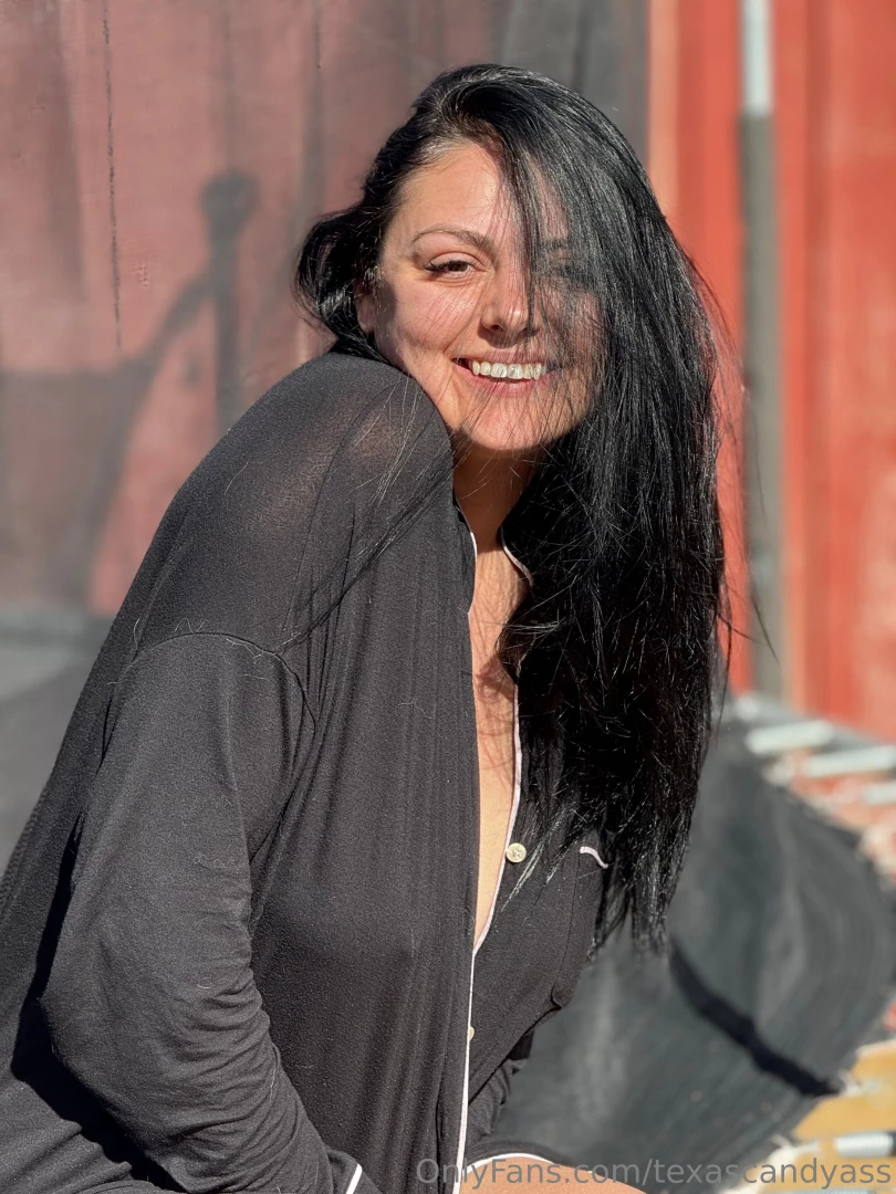 Happy saturday we had a little camera shoot in the backyard this part 4 