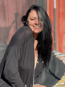 Happy saturday we had a little camera shoot in the backyard this part 4