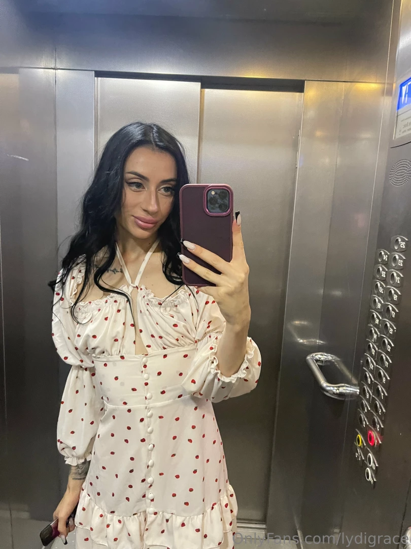 I m on my way to get my nails done do you like it when a girl has nice 