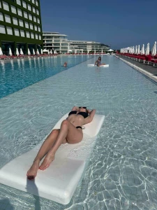 Who would like to rub sunscreen on my back and butt