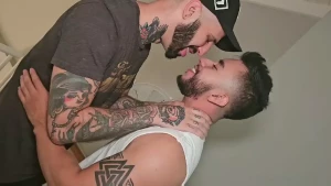 Esta gran polla de romeodavisxl me ten a sudando el grosor de su verga