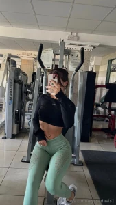 Gym mirror selfies gt gt would you spot me while squatting part 2