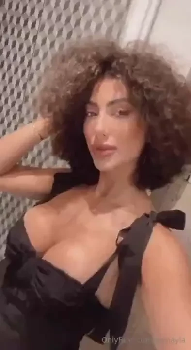 Tonight i m relaxing at the club and just enjoying the atmosphere 