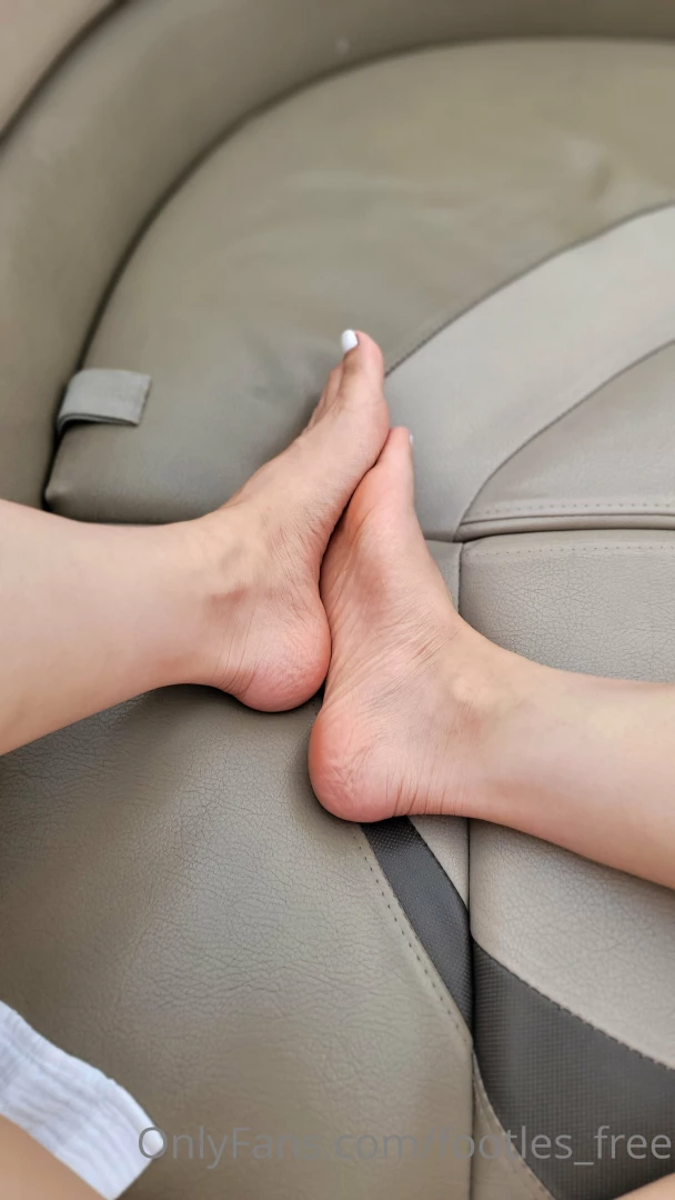 What my feet would do to you on a boat anybody know the boat 