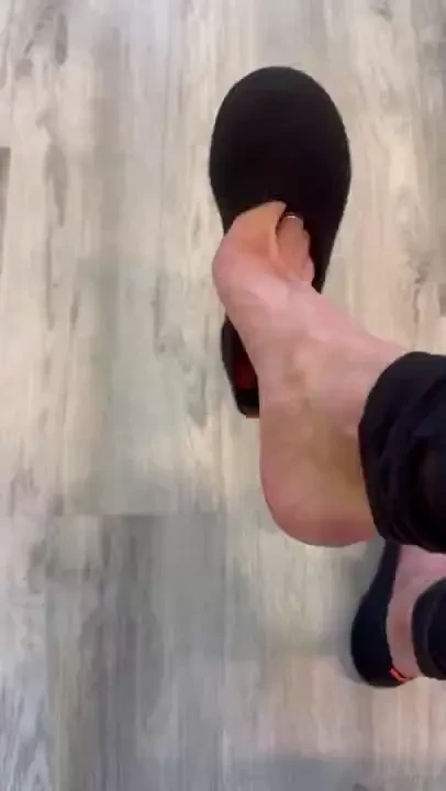 Imagine me ignoring you jerking off to my flats part 3 